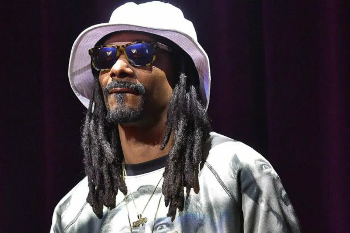 Snoop Dogg. Snoop Dogg 2022. Снуп дог в Панаме. Снуп дог в черной Панаме. Snoop dogg fly high