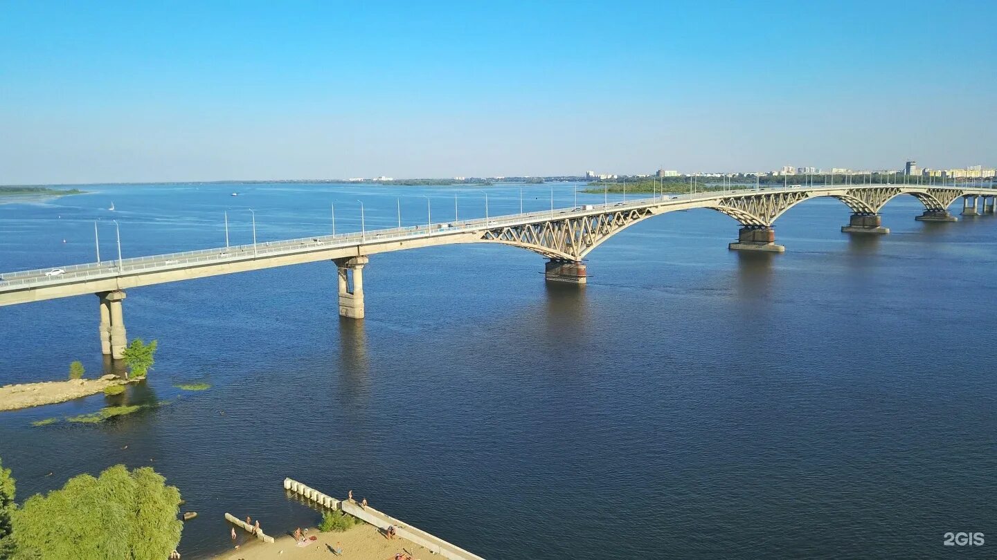Саратов это город на волге. Волга мост Саратов Энгельс. Река Волга Энгельс. Волга река мост Саратов. Волга река Энегель.