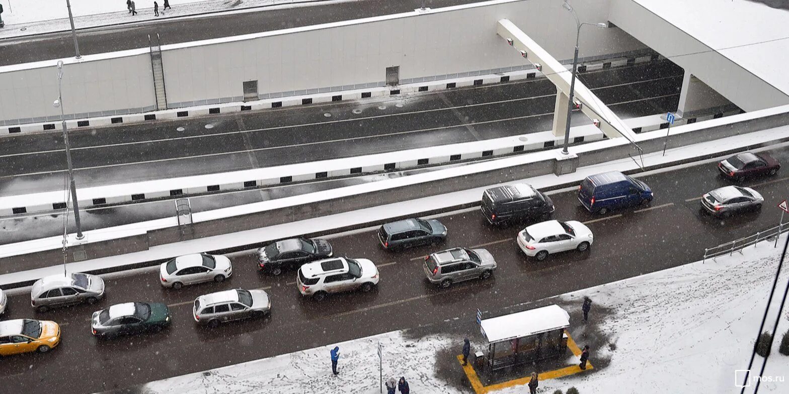 Дорожная инфраструктура. Дороги в Москве сейчас. Транспортники на дорогах. Гололед в Москве. Транспортная ситуация на дорогах