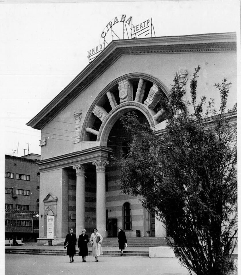 Бывший кинотеатр энтузиаст. Кинотеатр в перово 1960 год.