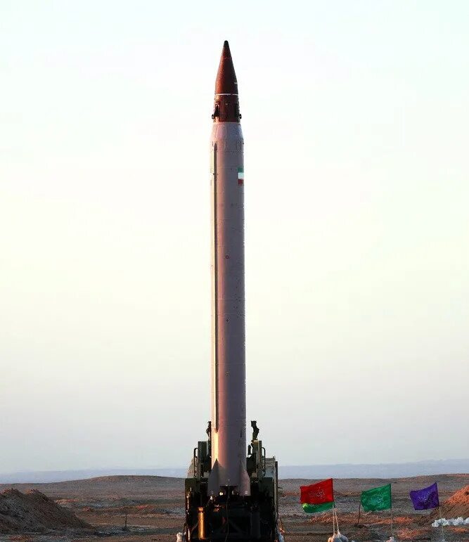 Баллистическая ракета тема. Иранские баллистические ракеты. Баллистическая ракета средней дальности. Булава ракета баллистические ракеты. Ракета Иран современный.