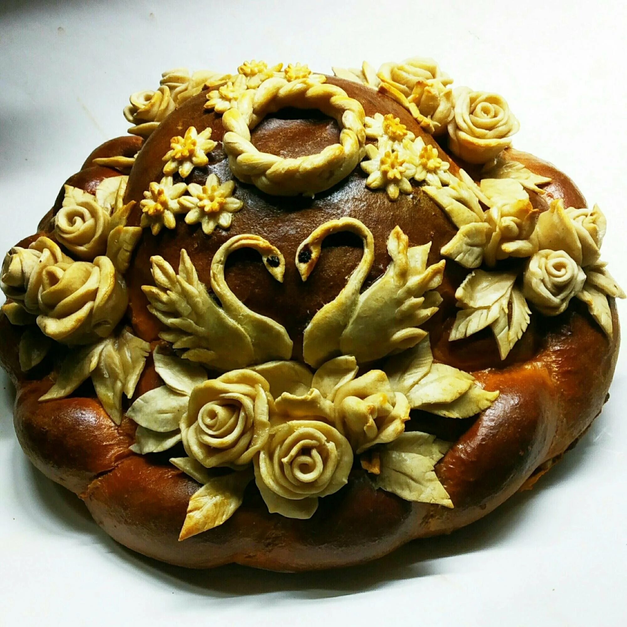 Imagini pentru свадебный каравай с лебедями Food, Russian recipes, Breakfast