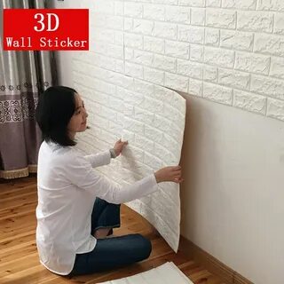 Клеют на стену