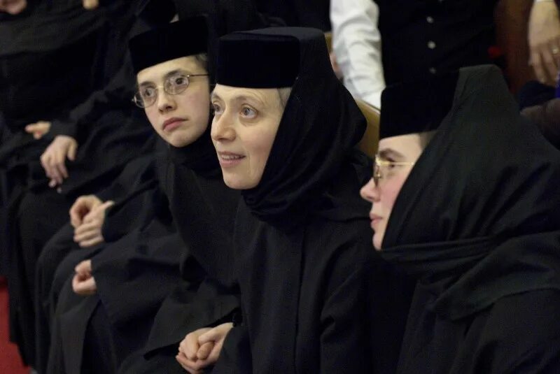 Игумения виталия феклина пустынь. Молодые монахини. Кьяра дженсини монахиня. Кристина пиахет монахиня. Молодые монахини.