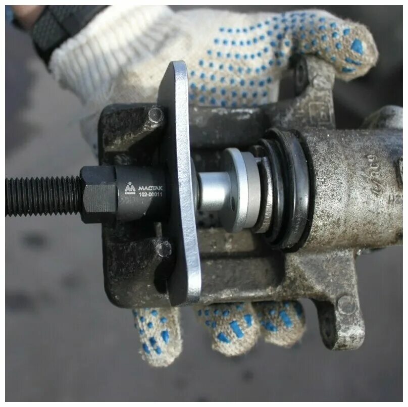 Поршень суппорта тормозного переднего уаз патриот. Суппорт задний hyundai elantra 2005. Тормозной цилиндр ситроен с3 передний. Цилиндр заднего суппорта. Суппорт тормозной tucson 2008.