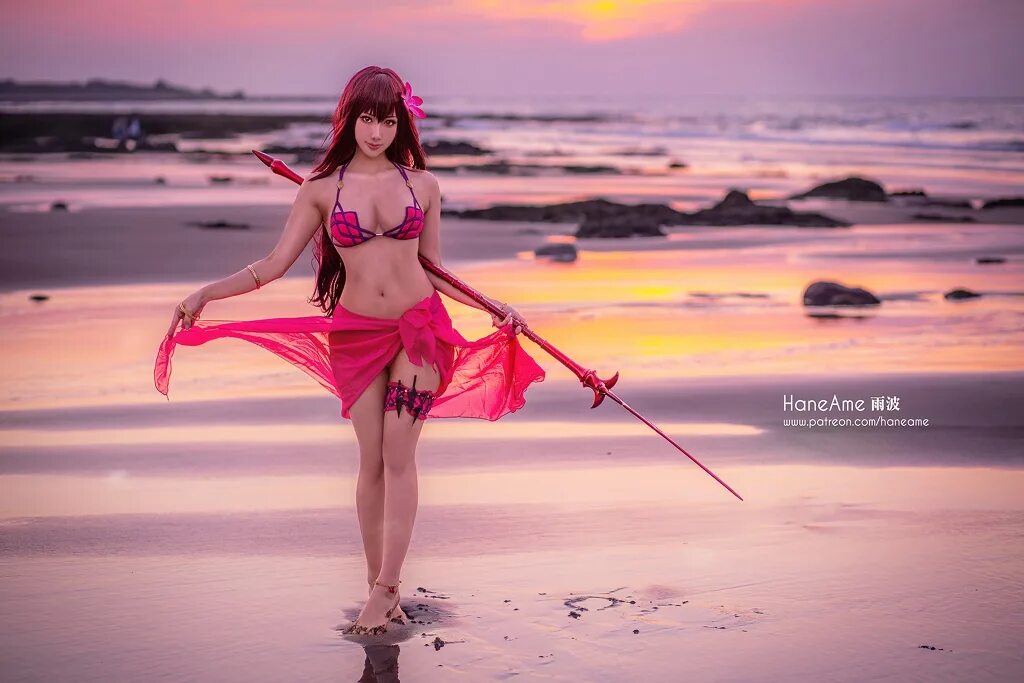 Asian cosplay girl. Scathach Swimsuit. Митаку косплей. Фейт Scathach в бикини. Fate Scathach купальник.