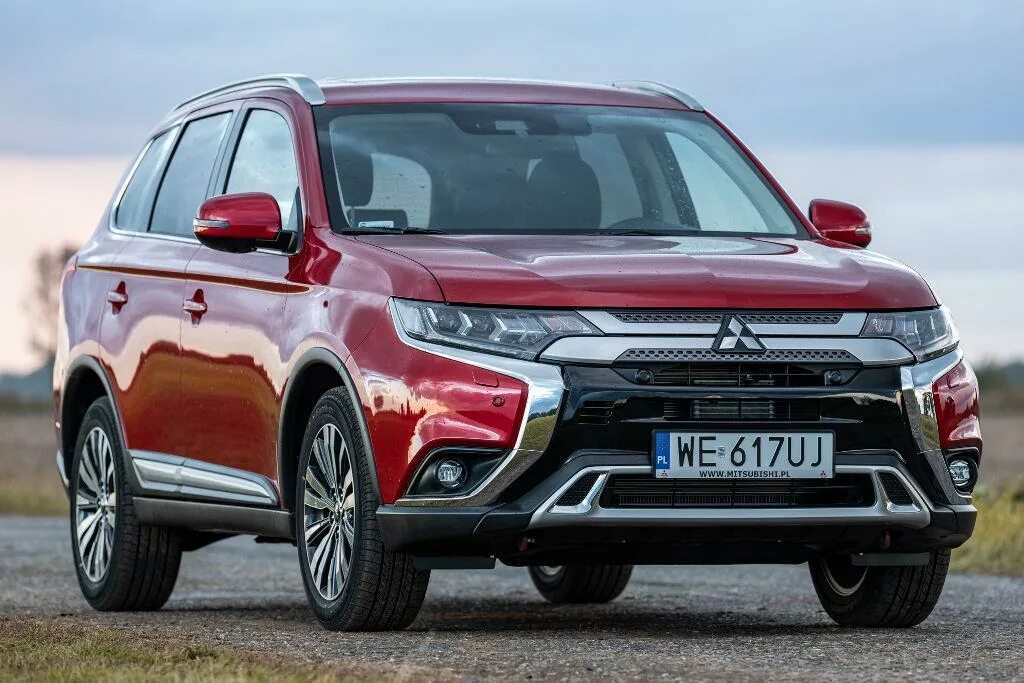 Mitsubishi новый год. Мицубиси Аутлендер 2019. Митсубиши Аутлендер 2019. Mitsubishi Outlander 2023. Новый Митсубиси Аутлендер.