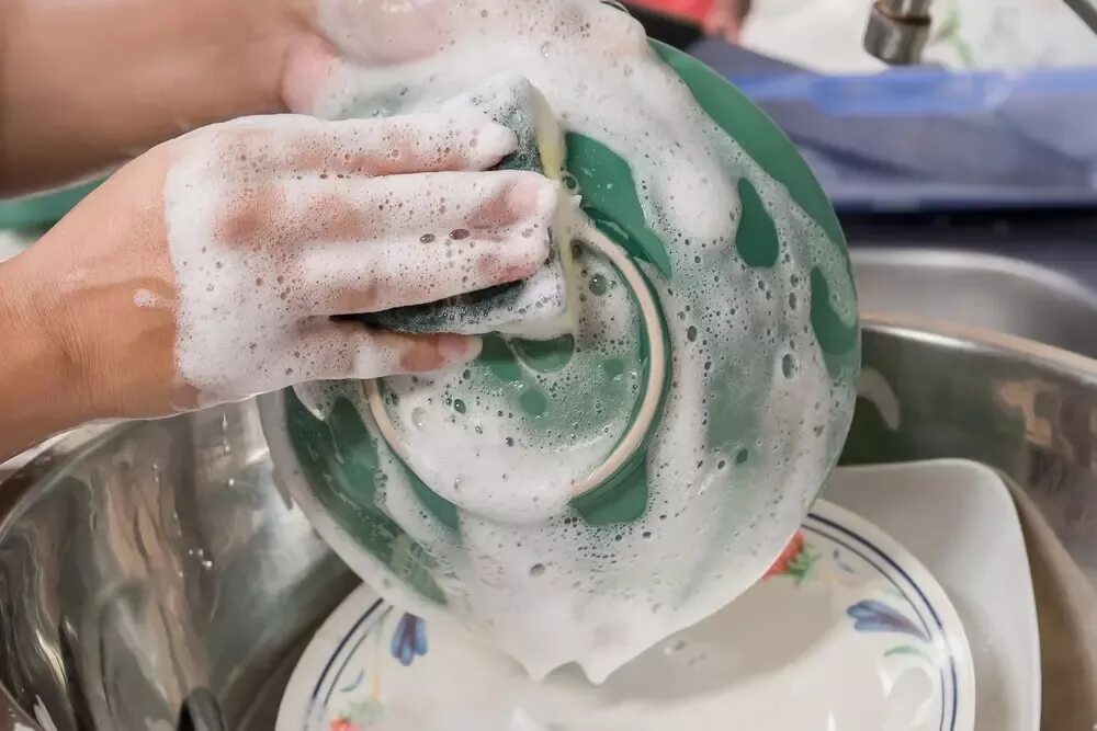 Мытье посуды. Мытье посуды Эстетика. Мытье тарелки. Ополаскивание посуды. Мыть много много посуды
