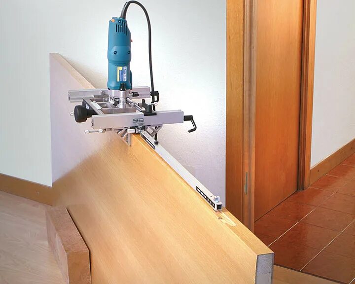 Кондуктор для врезки замков в межкомнатные двери. Инструмент для дверей и врезки замков. Фрезер для врезки замков в межкомнатные двери. Вирутекс фрезер для врезки замков. Инструмент для дверей и врезки замков.