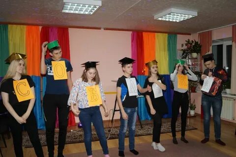 Дети в сельском клубе