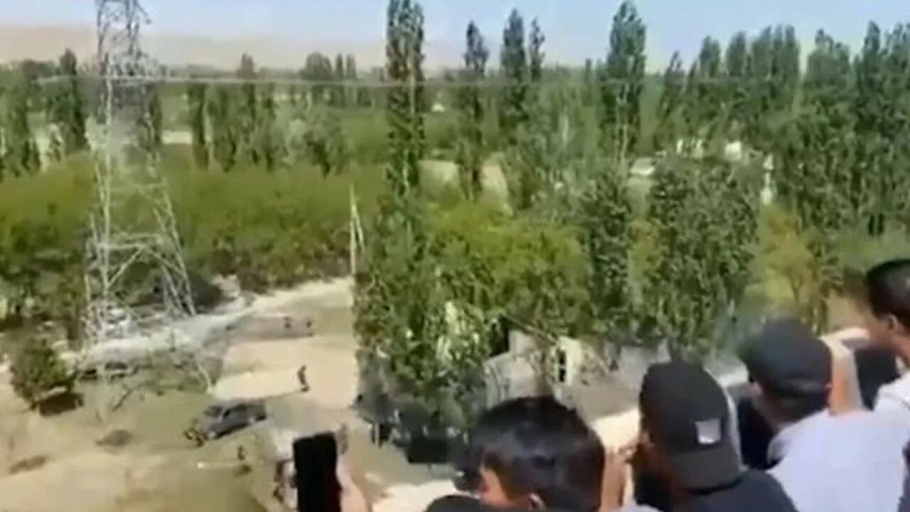 Кыргызстан против. Граница кыргызстан и таджикистан. кыргызско-таджикская граница.