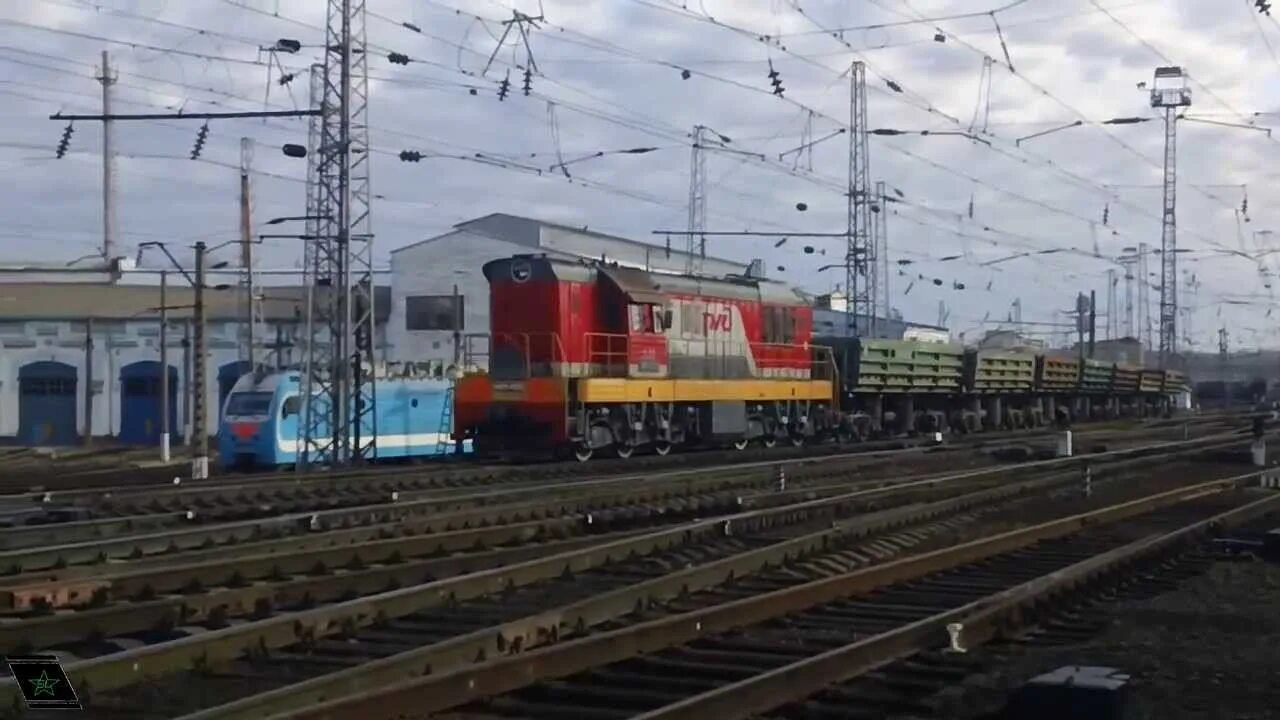 Чмэ3 ржд. Кавказская станция ржд. чмэ3 в окрасе ржд. ржд поезд чмэ3. чмэ3 с крытым вагоном.