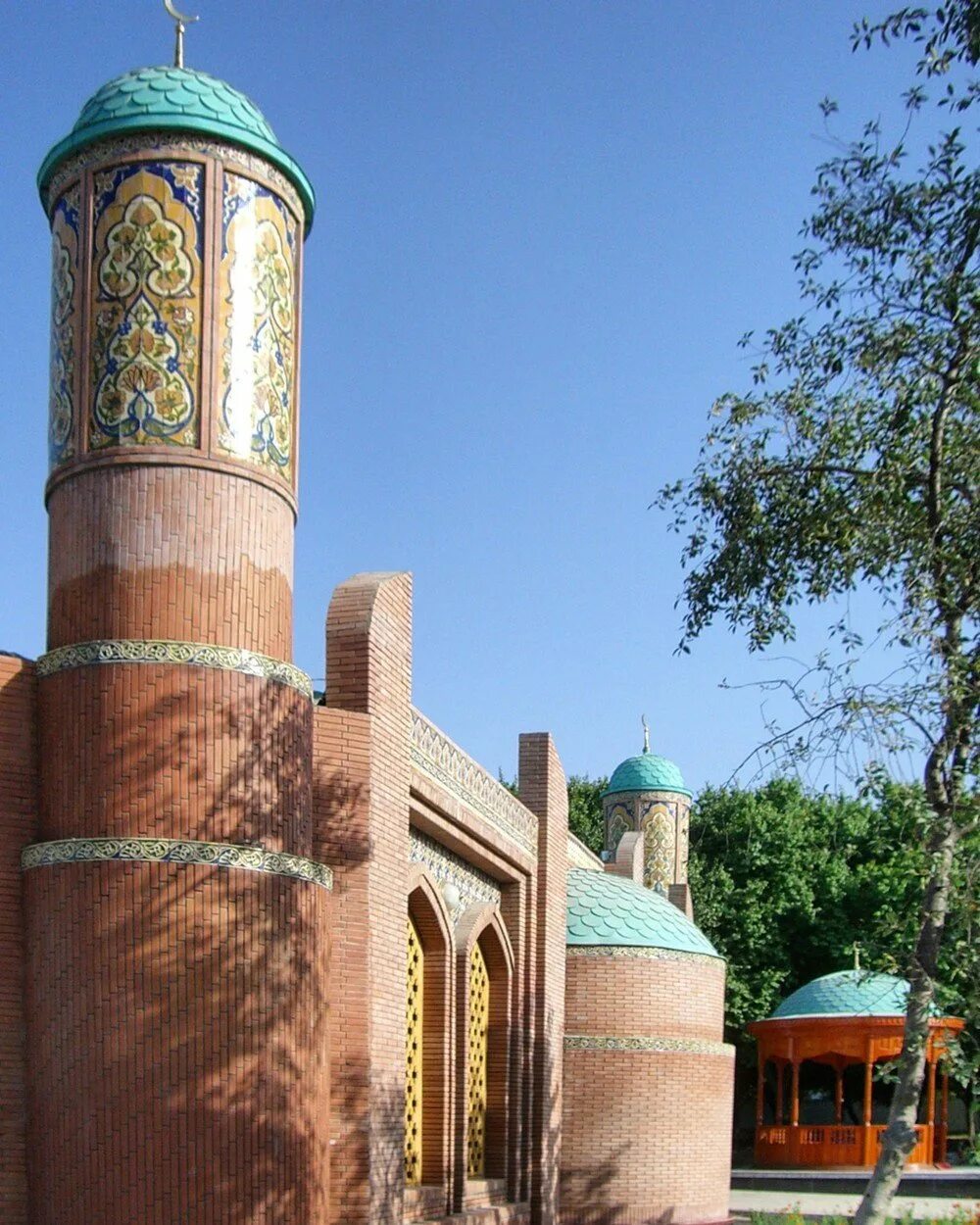 Дом таджикистан душанбе. Андижан молельный дом. Фасад Таджикистан. Капечвили Таджикистан. Мӣроит дом в Таджикистане.