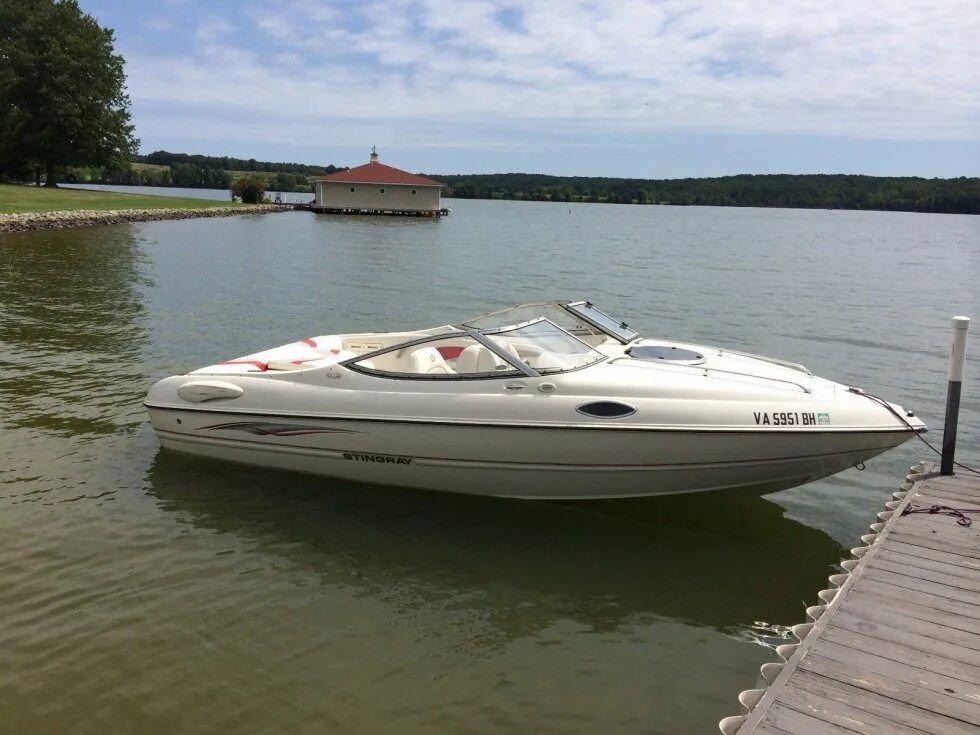 Stingray 225 sx. Stingray 195 cs. Стингрей катер. Stingray 250. Стингрей 580.