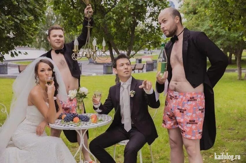 Друзья на свадьбе. Свадьба фото. Запевало на свадьбе. Выкуп на свадьбу. Современная свадьба.