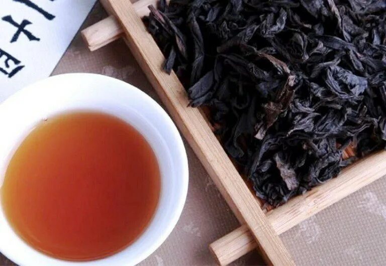 Чай Wuyi Oolong. Винтажный нарциссный чай Wuyi Oolong. 27 Июня 1615 чай впервые импортирован в Европу. Дорогой чай.