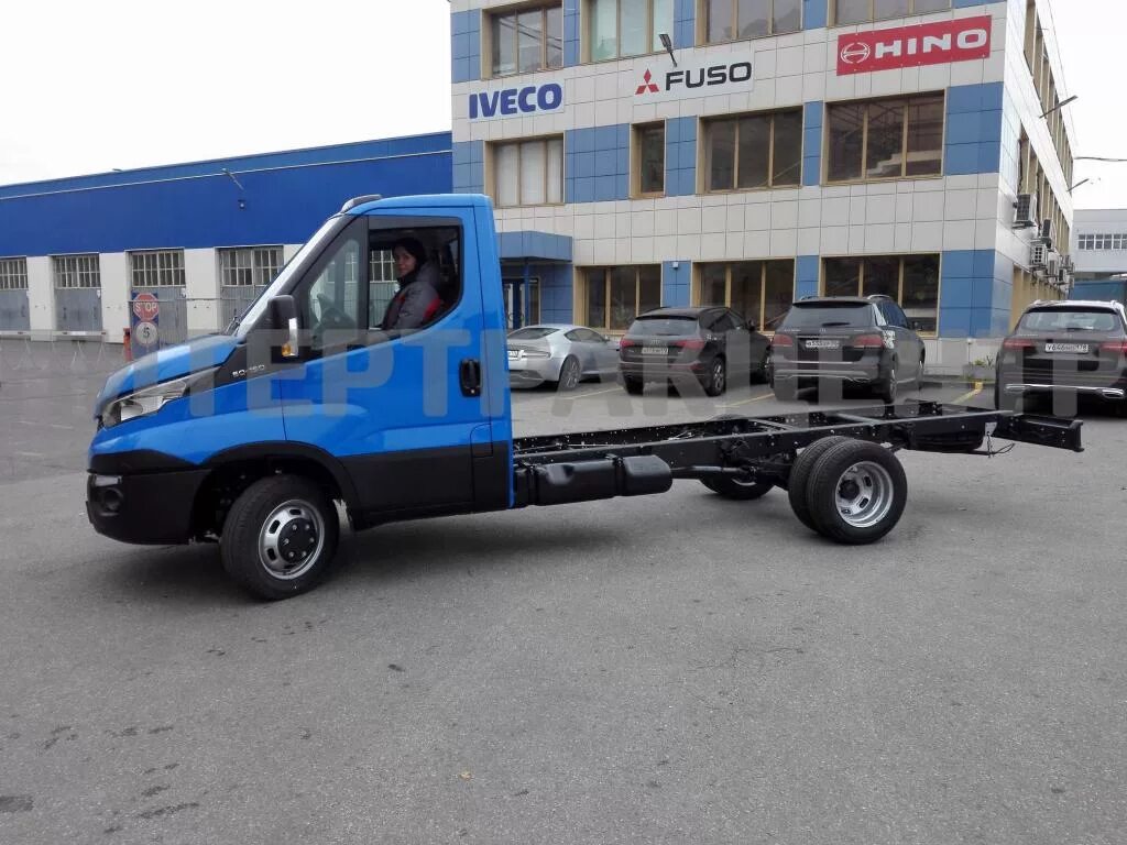 Ивеко Дейли 50. Iveco Daily шасси. Ивеко Дейли с двойной кабиной. Iveco Daily 50c15d с двойной кабиной. Купить ивеко дейли 50с15