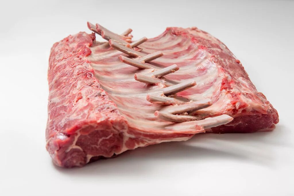 Баранина мясо сколько. Корейка 8 ребер баранье. Баранина корейка. Баранина козлятина ягнятина. Говядина баранина.