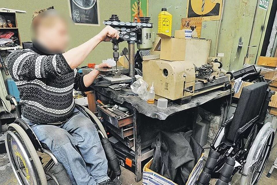 Инвалиды в польше. Работники с ограниченными возможностями. Люди с овз на работе. Трудоустройство инвалидов. Общество инвалидов труд.