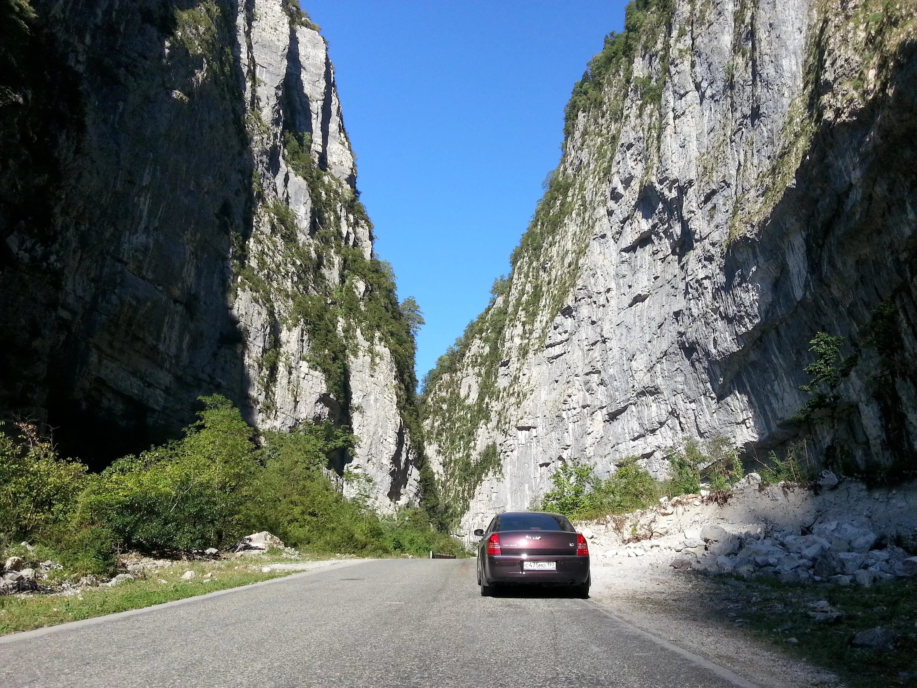 пцхырца абхазия. гагра абхазия дорога. дорога на озеро рица абхазия. серпантин в абхазии. абхазия дороги какие.
