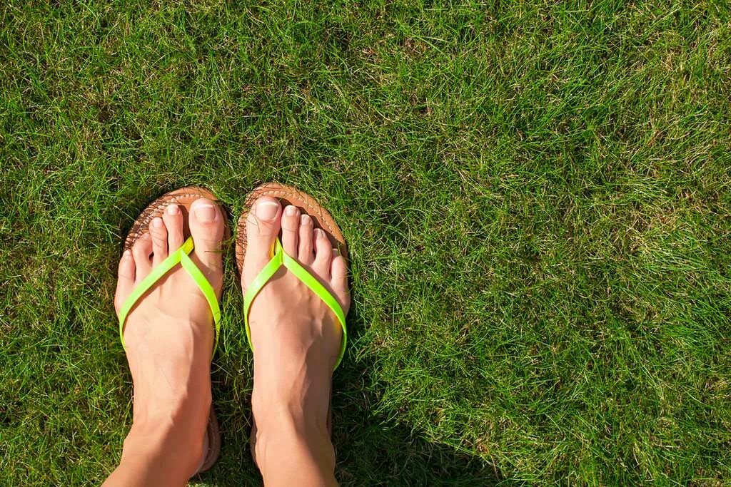 With one foot. Босые детские ступни. With one foot. With one foot. With one foot.