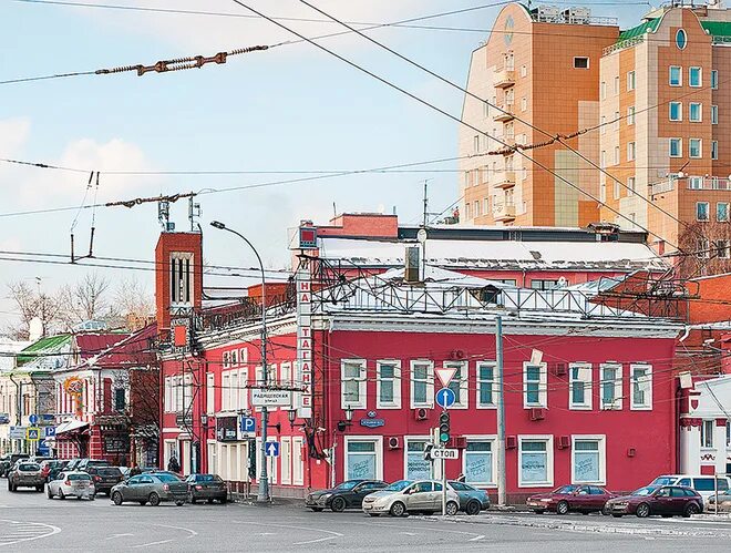 Земляной вал улица в Москве театр на Таганке. Костомаров на улице Таганке. Театр Таганка где работал Высоцкий. Граффити на Таганке на улице Высоцкого.