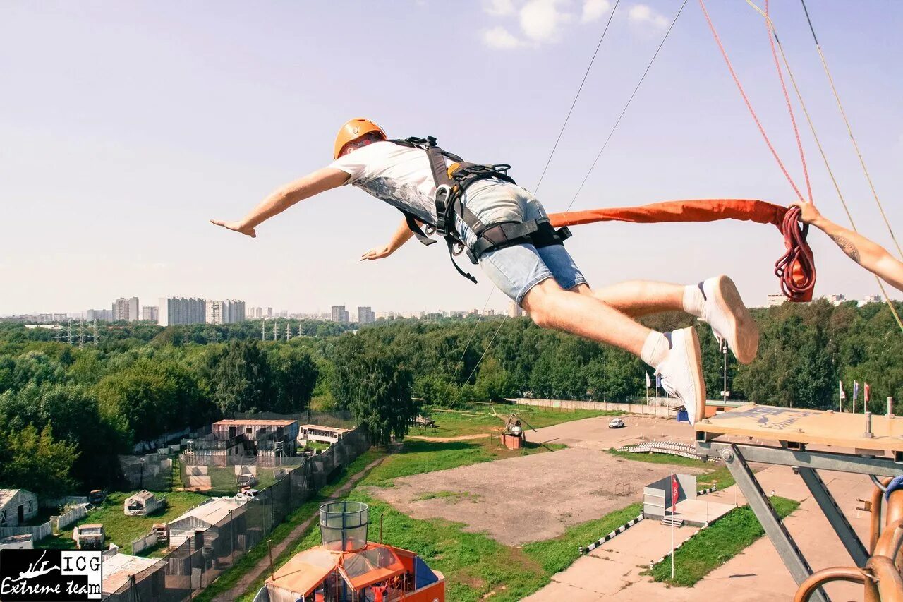 Сергей захаров роупджампинг. Прыжок с вышки 50 метров. Джампинг димитрова комсомольск на амуре цены. Роупджампинг спб. Банджи фитнес тюмень.