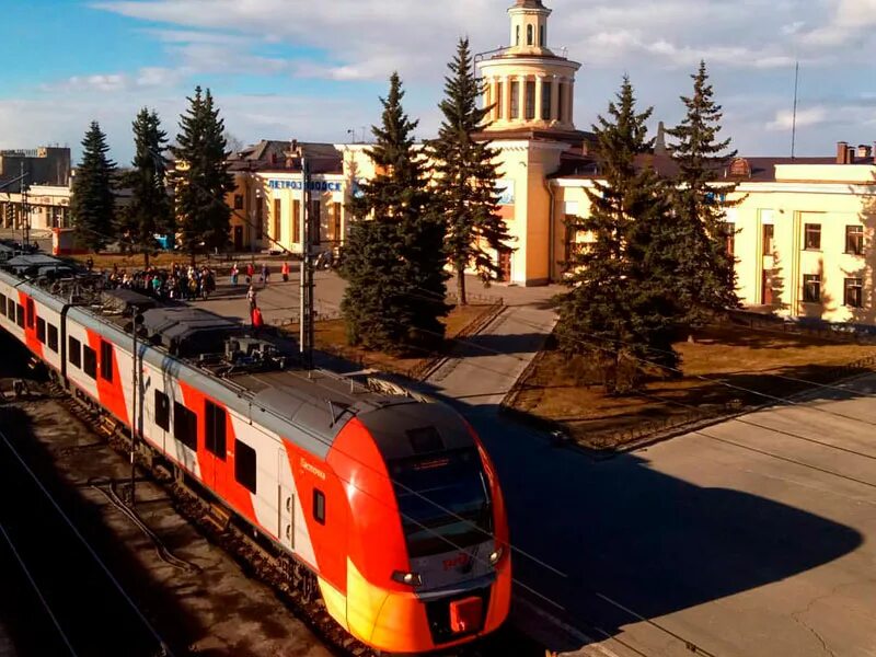 Жд петрозаводск телефон. Вокзал Петрозаводск. Ж/Д вокзал Петрозаводск. Железнодорожная станция Петрозаводск. Карелия Петрозаводск вокзал.