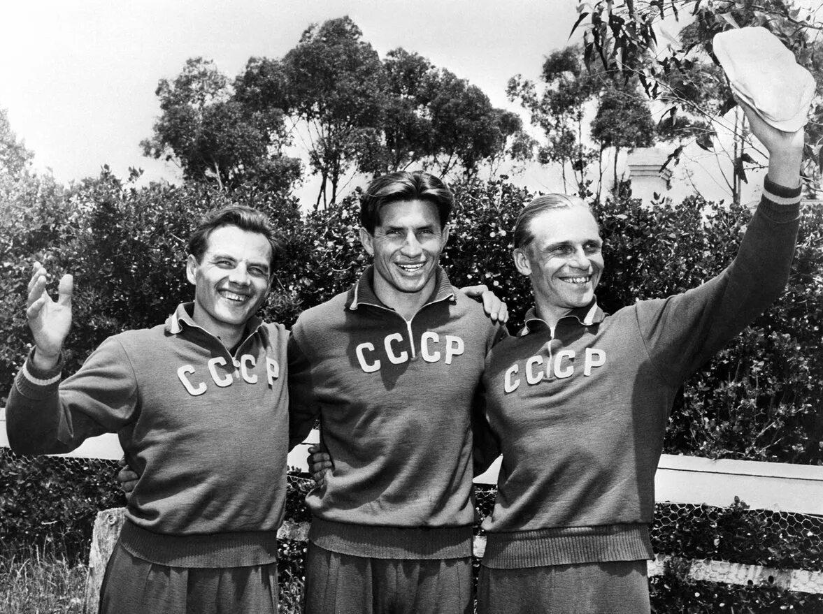 Первые советские спортсмены. Советские спортсмены на Олимпийские игры в Мельбурне 1956. Олимпийские игры 1956 года в Мельбурне. Олимпийская сборная 1956 Мельбурн. Сборная СССР - Олимпийский чемпион 1964.