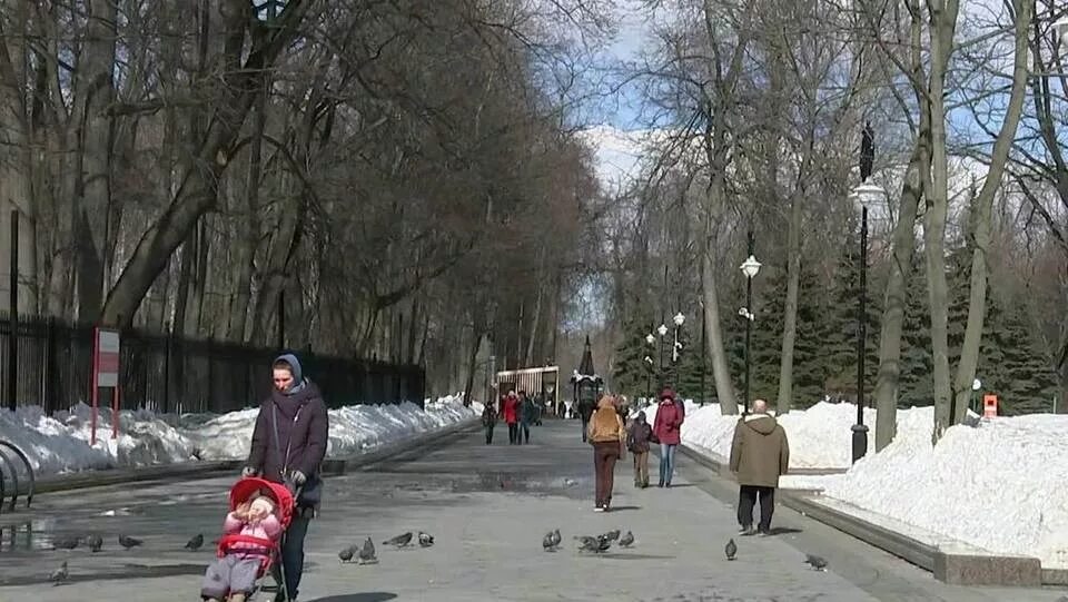 Парк событие москва. Москва в апреле. Москва в марте. Москва весной. Приезжие в москве.