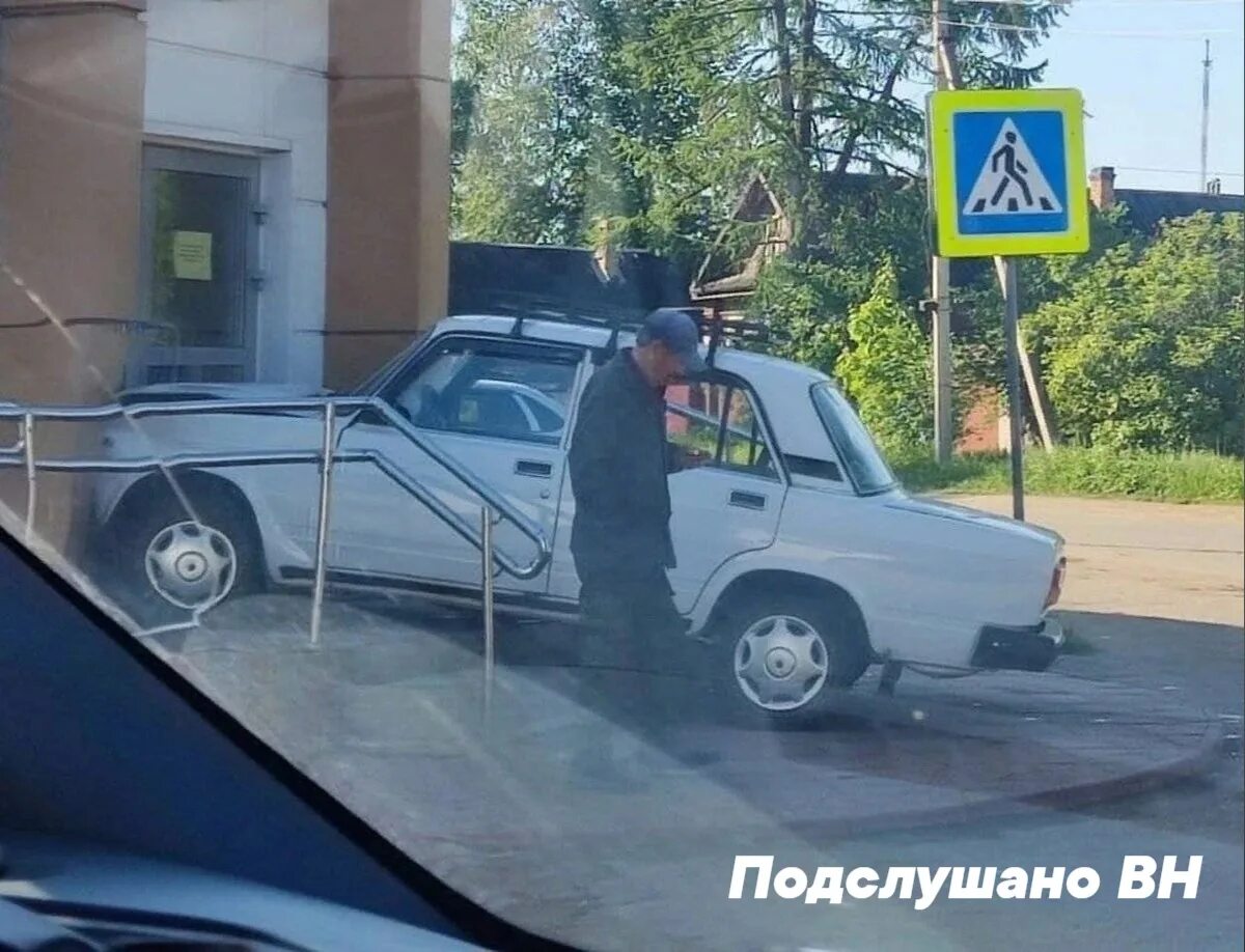 Происшествия боровичи новгородская область сегодня. Водитель боровичи. Пешеходный переход. Сделкино боровичи. Мужчины боровичей.