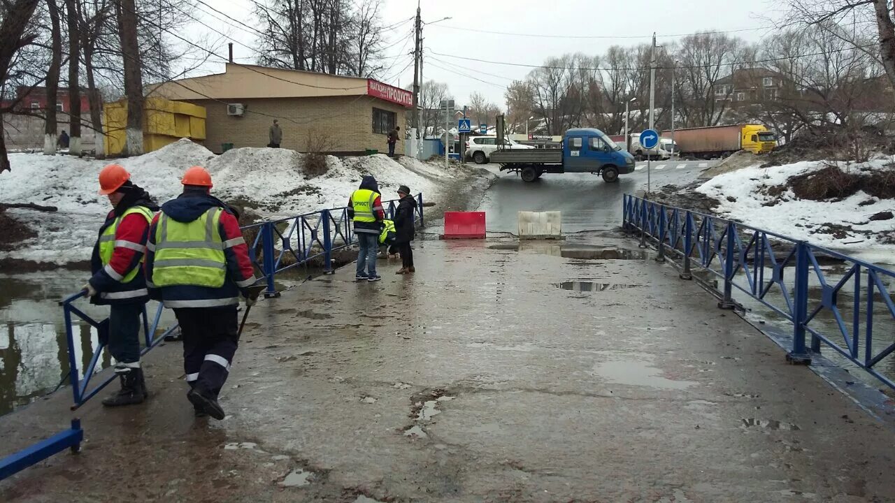 Поселок фабрики 1 мая поселение Рязановское. Мост на фабрике 1 мая. Фабрика 1 мая мост река Десна. Река Десна поселок 1 мая. Ростокино фабрика 1 мая