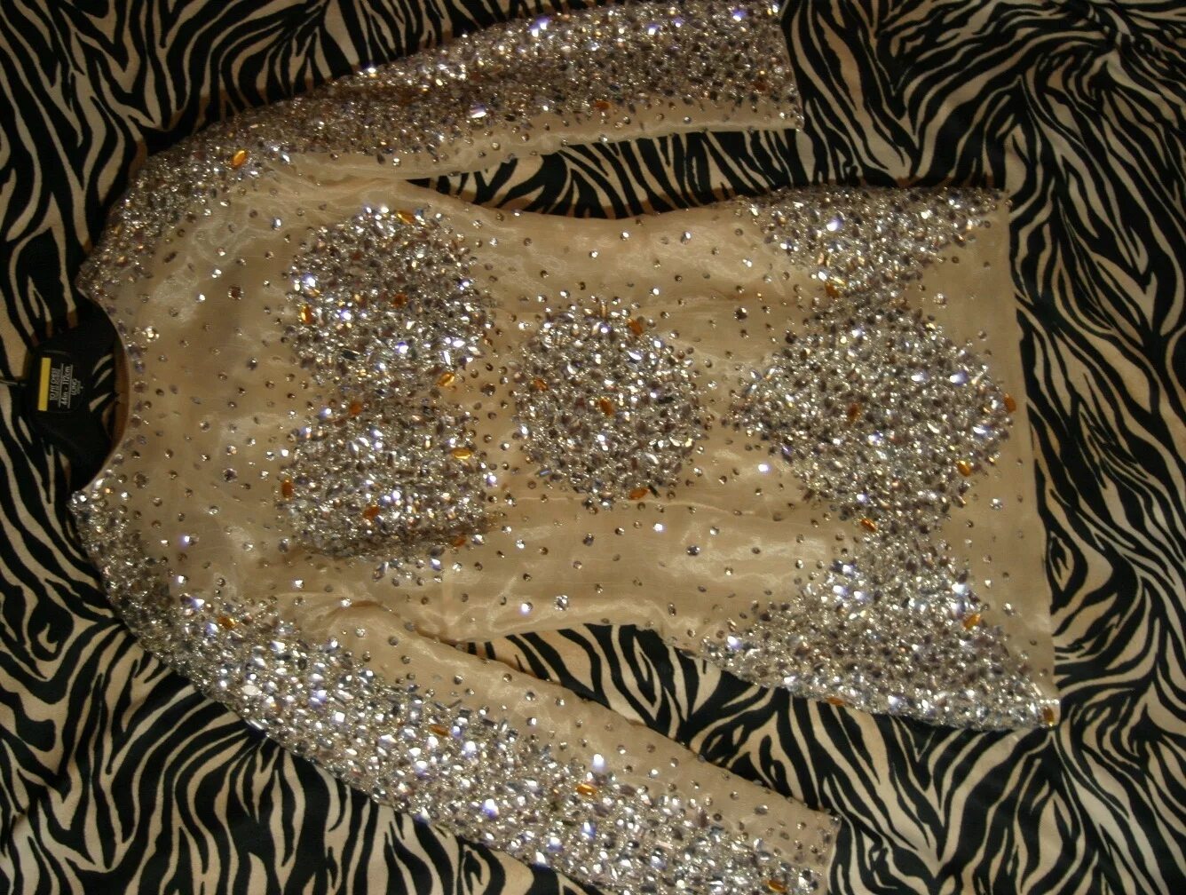 Можно ли стирать пайетки. Можно ли стирать пайетки. Ткань пайетки на бархате. Ручная стирка. Пайеточная ткань чешуя.