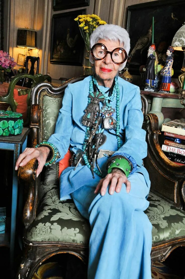 Iris apfel. Айрис Апфель. Айрис Апфель стиль. Дизайнер Айрис Апфель. Модная старушка Айрис Апфель.