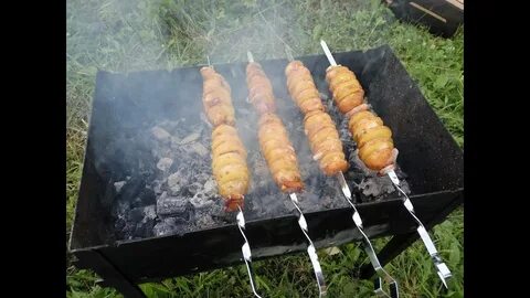 Сало на шампурах на мангале