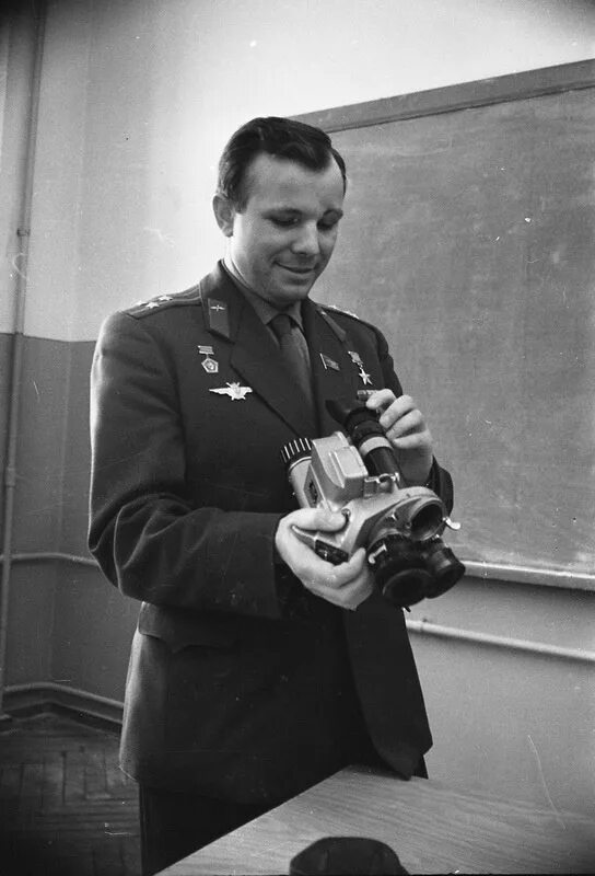 Фото Юрия Гагарина. Гагарин с фотоаппаратом.