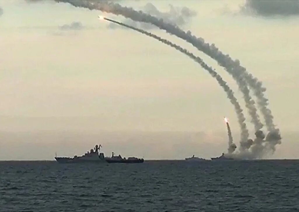 Великий устюг корабль вмф. Корабль татарстан каспийская флотилия. Ракета в море. Ракеты каспийской. Ракеты каспийской.