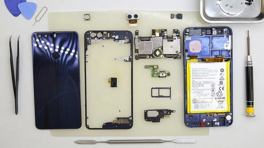 Как разобрать хонор. Хонор 8а разборка. honor 8x disassembly. honor 8x разбор. хонор 8x в разборе.