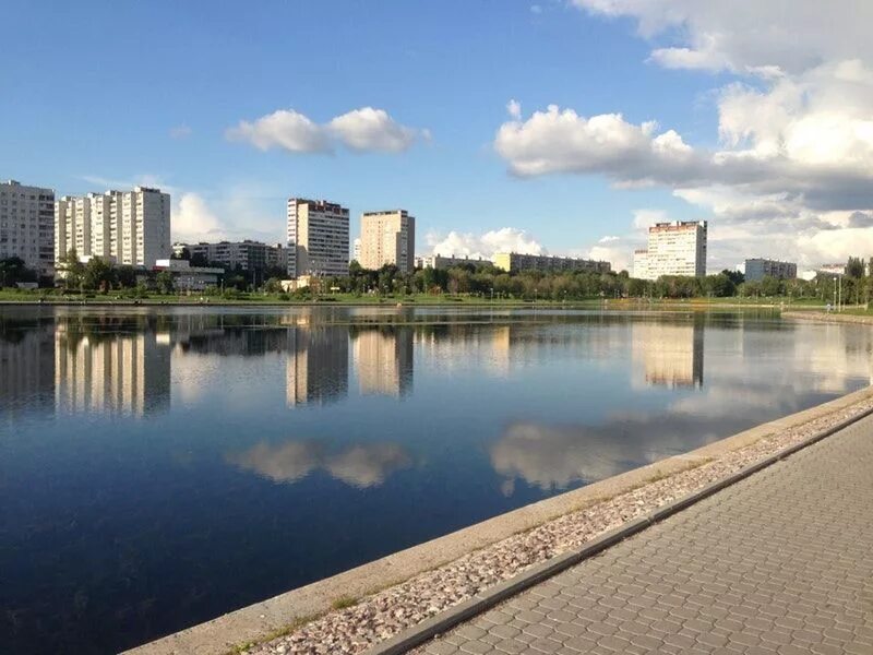 Гольяново уральская. Гольяновский пруд москва. гольяновский пруд район. район гольяново пруд. озеро гольяново.