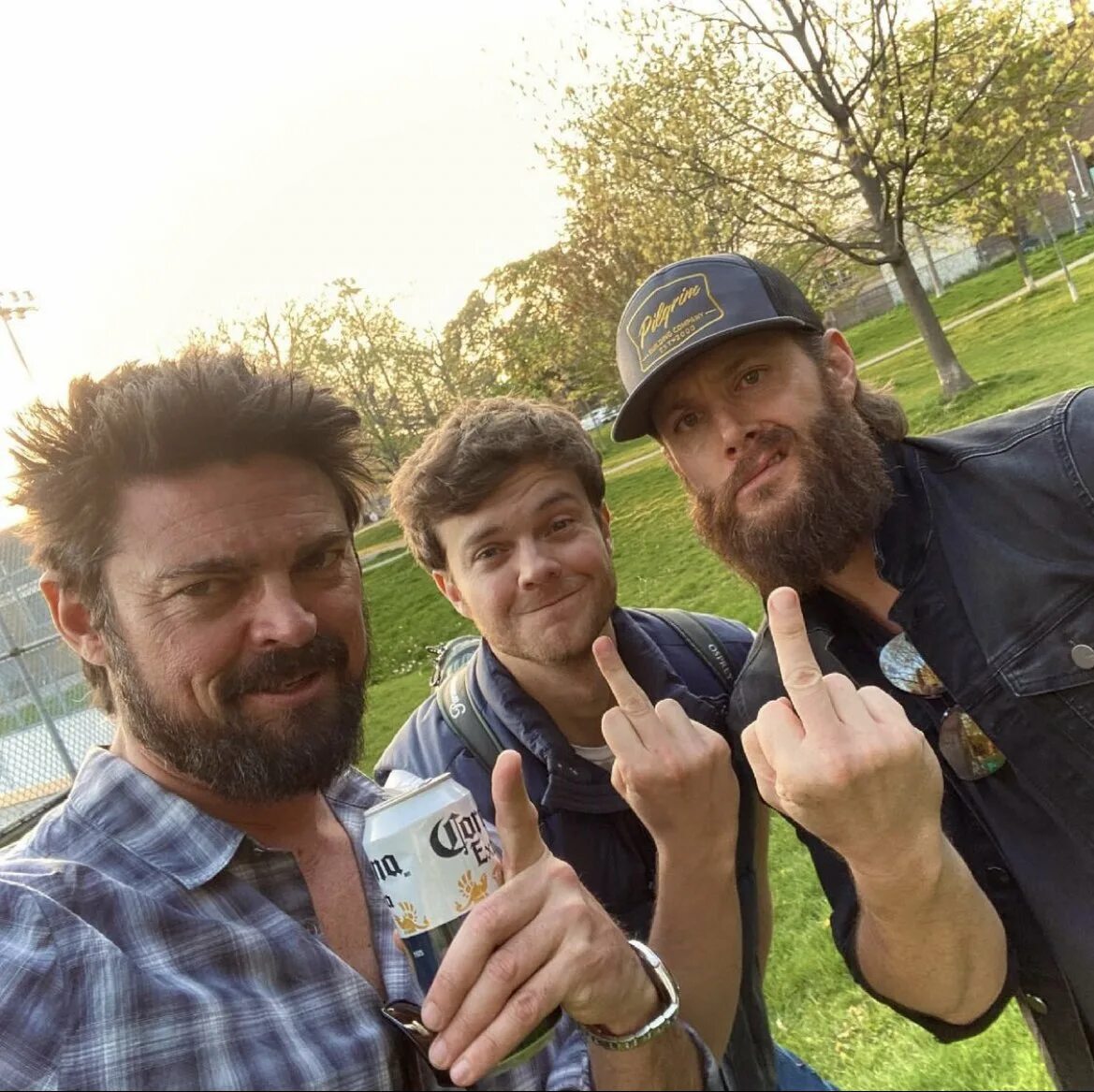 Look the boys come home. Дженсен Эклс Джек Куэйд Карл Урбан. Дженсен Эклз на съемках. The boys сериал Дженсен Эклз. Дженсен Эклз пацаны.