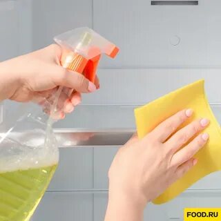 Чем помыть холодильник