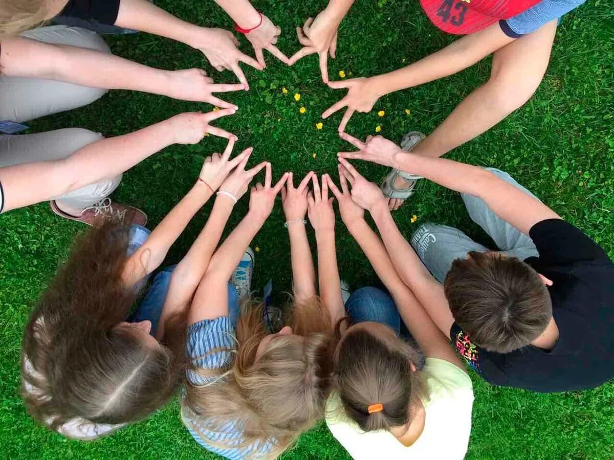 Дети праздник школа. Фотосессия школьников. Идеи для школьных мероприятий. Идеи для мероприятий в школе. Школьные традиции.