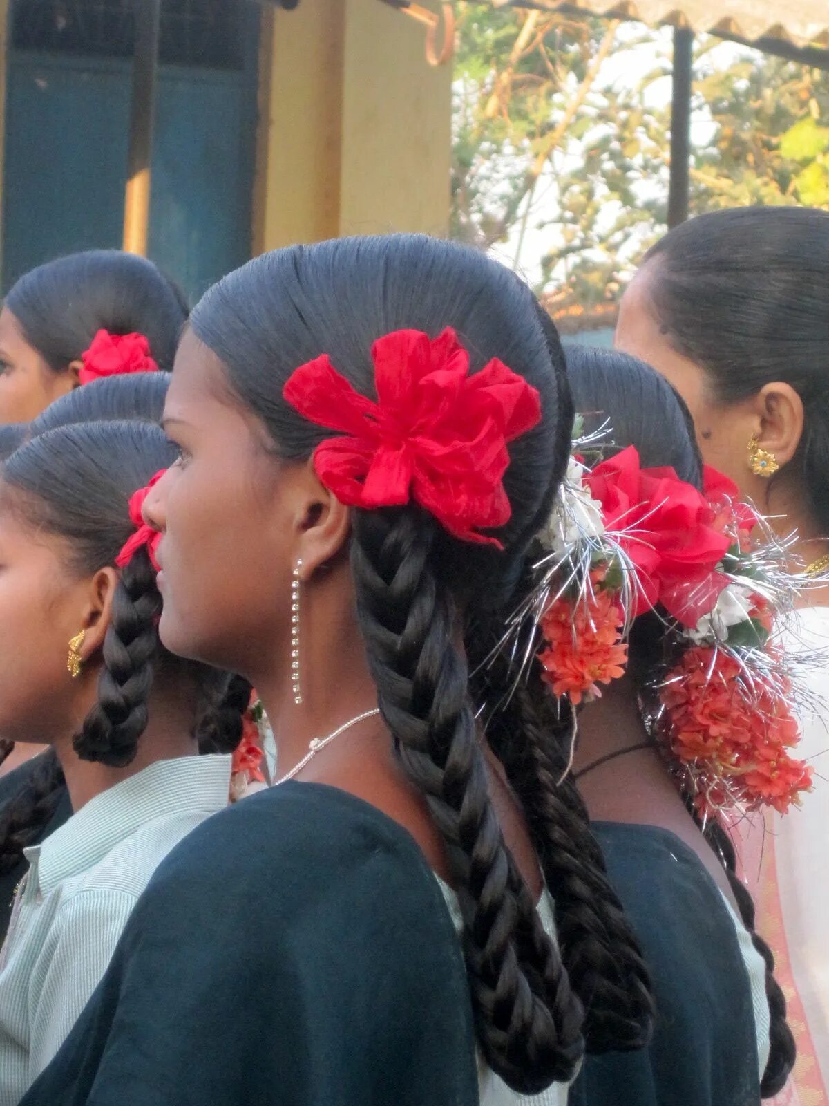 10 популярных идей на тему "mexican updo hairstyles" для вдохновения