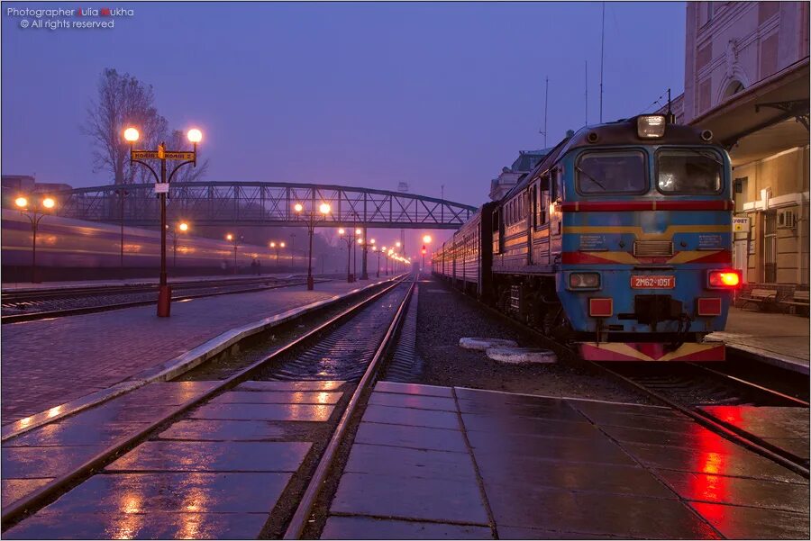 Утренний поезд. Раннее утро на железной дороге. Утро в электричке. Утро в поезде. Включи станцию на утро