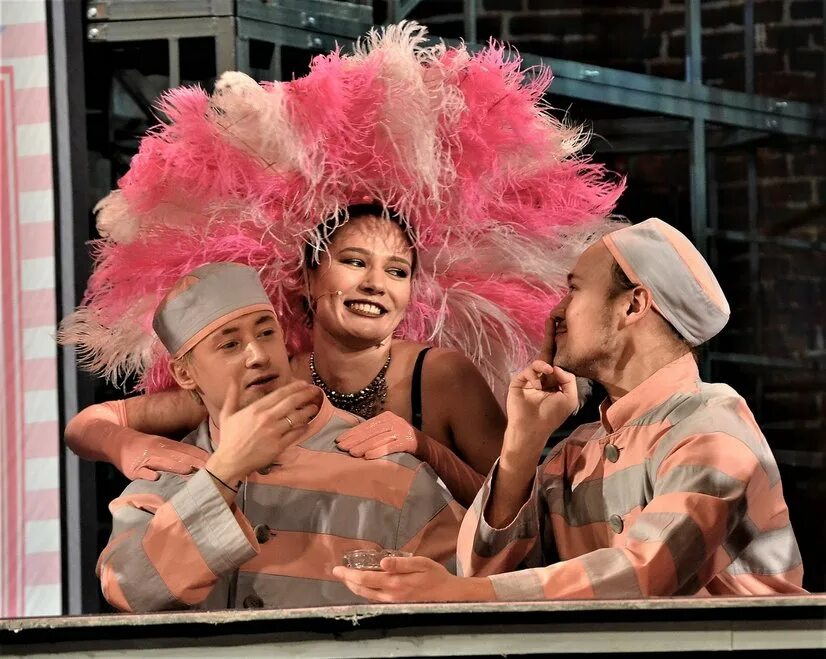 выбрать театр. дороги которые нас выбирают спектакль театра сатиры. выбрать театр. театр сатиры дороги которые. всадники спектакль камерного челябинского яковлев фото.