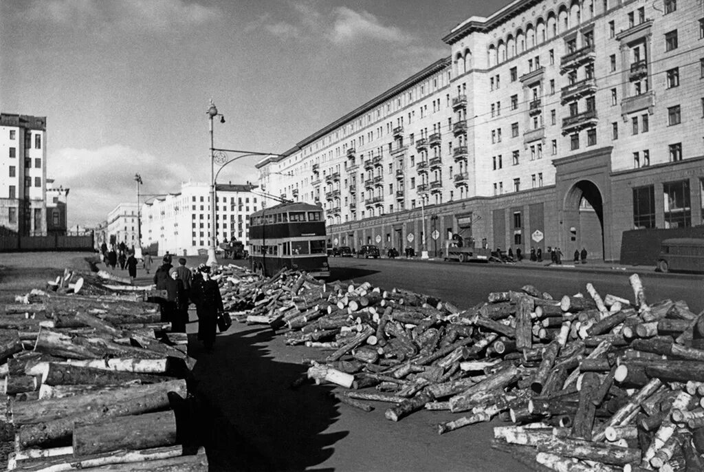 Москва военное время. Тверская улица 1941 год. Москва 1941 год. Улица Горького в Москве 1941 год. Москва до войны 1941.