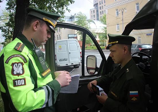 Водитель вс рф. Форма военной автоинспекции. Военный водитель. Безопасность дорожного движения армия. Форма военного водителя.