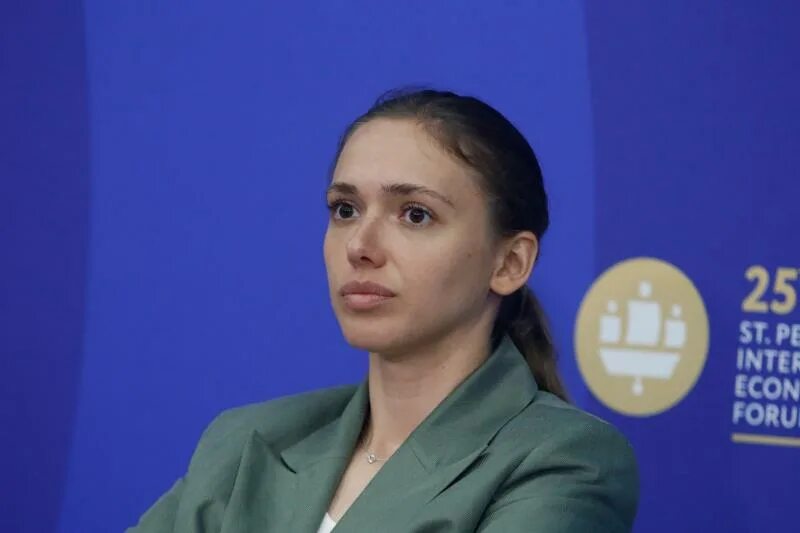 Росмолодежи ксении разуваевой. Глава росмолодежи разуваева.