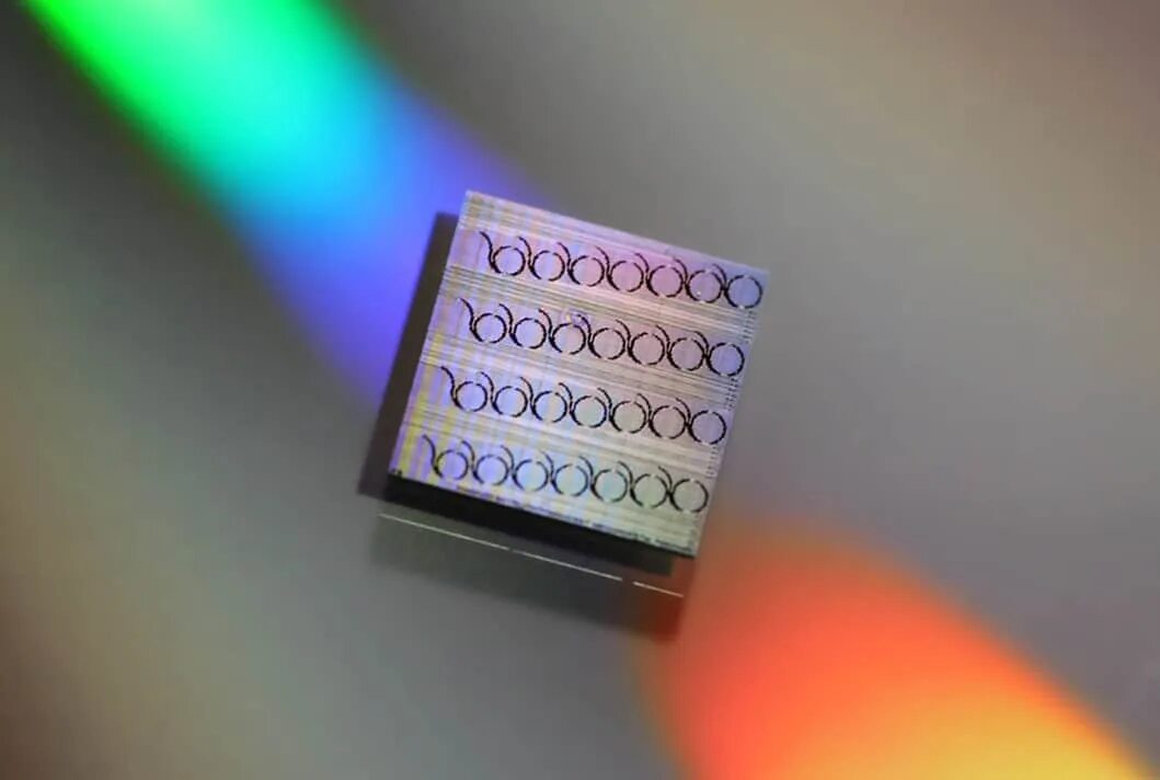Nonlinear optical. Фотоника. наноплазмоника фотоника. лазер с вертикальным микрорезонатором на кремнии. nonlinear optics and photonics.