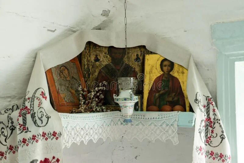 Алтарь с иконами